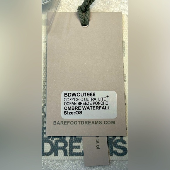 NWT Barefoot Dreams CozyChic Ultra Lite® Ocean Breeze Poncho Ombré Waterfall, OS - Picture 12 of 13
